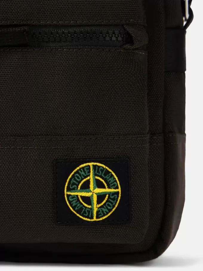 Beuteltasche mit Reißverschlussfächern und verstellbarem Riemen