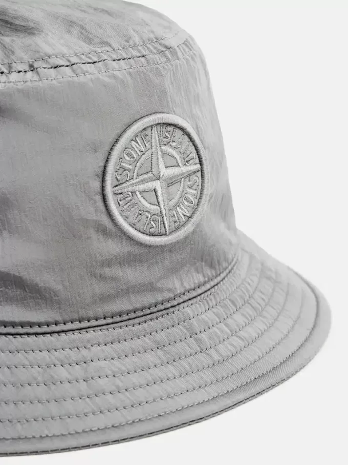 Bucket Hat mit Netzfutter und Compass-Stickerei