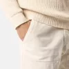 Chino-Hose mit lockerer Passform und elastischem Bund.