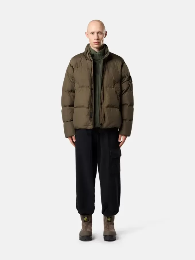 Daunenjacke mit Windschutz