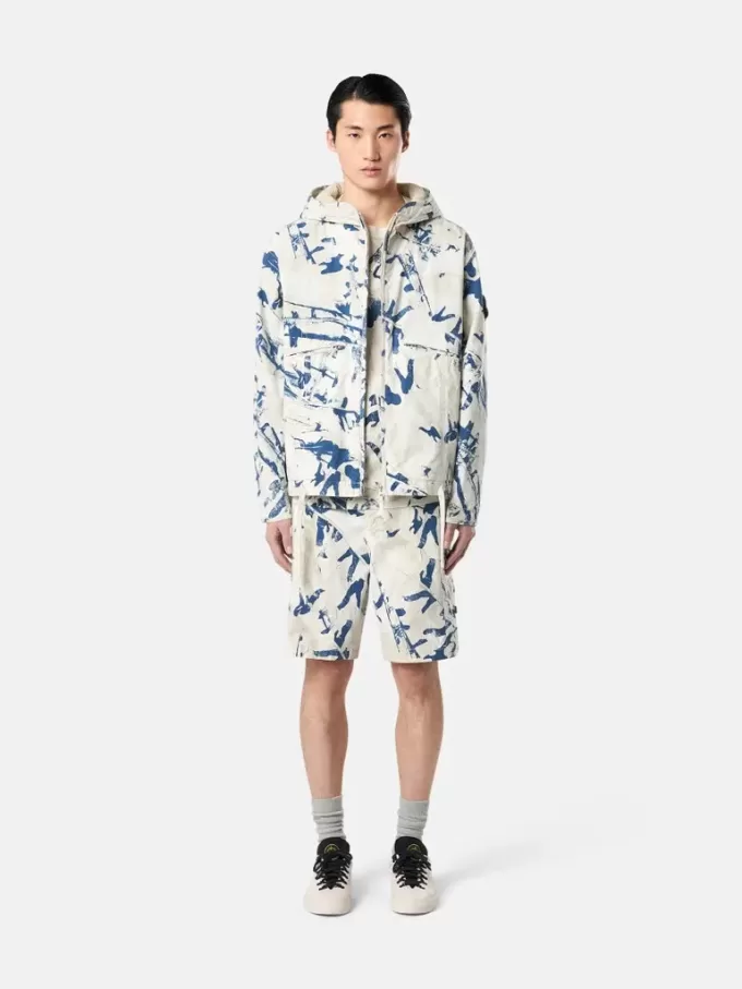 Kapuzenjacke mit Camouflage-Print und Anti-Drop-Beschichtung