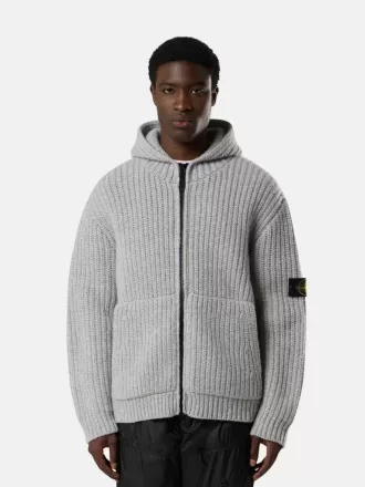 Kapuzenpullover mit Reißverschluss, Taschen und Fischerrippenmuster.