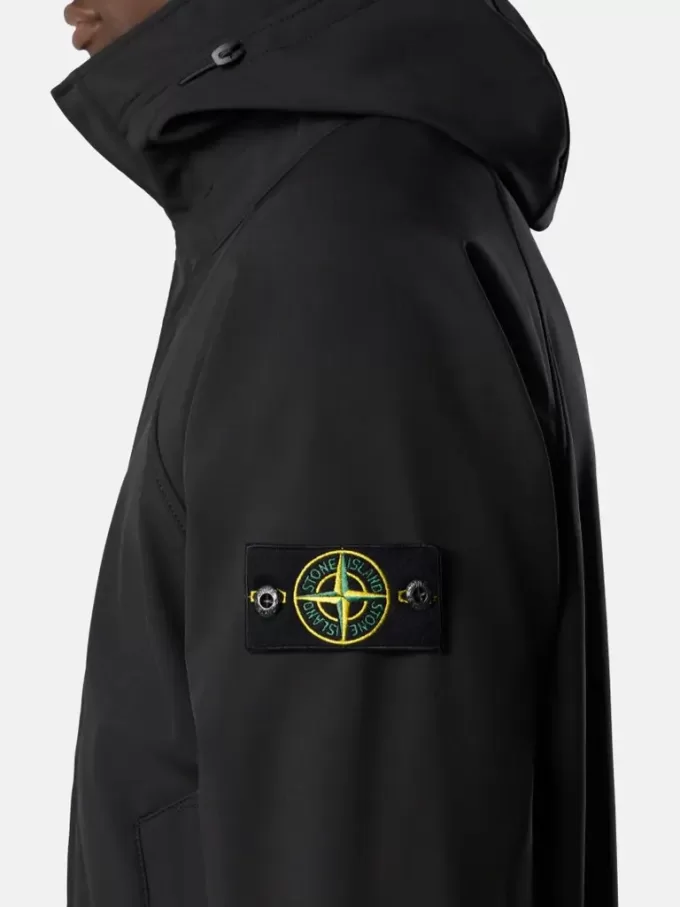 Leichter Parka mit Kapuze und wetterfester Membran