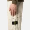 Locker sitzende Cargohose mit Kordelzug am Beinabschluss.