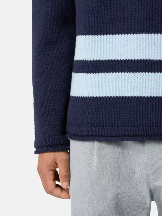Pullover mit Rundhalsausschnitt, Brusttasche und Aufdruck