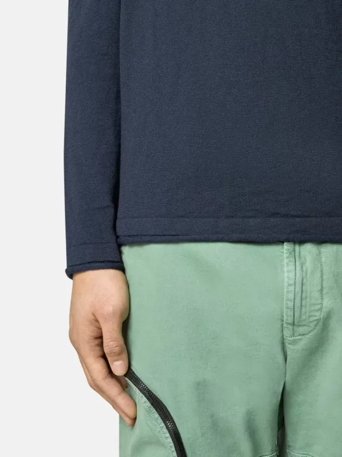 Pullover mit Rundhalsausschnitt und kleinen Rollkragen-Details