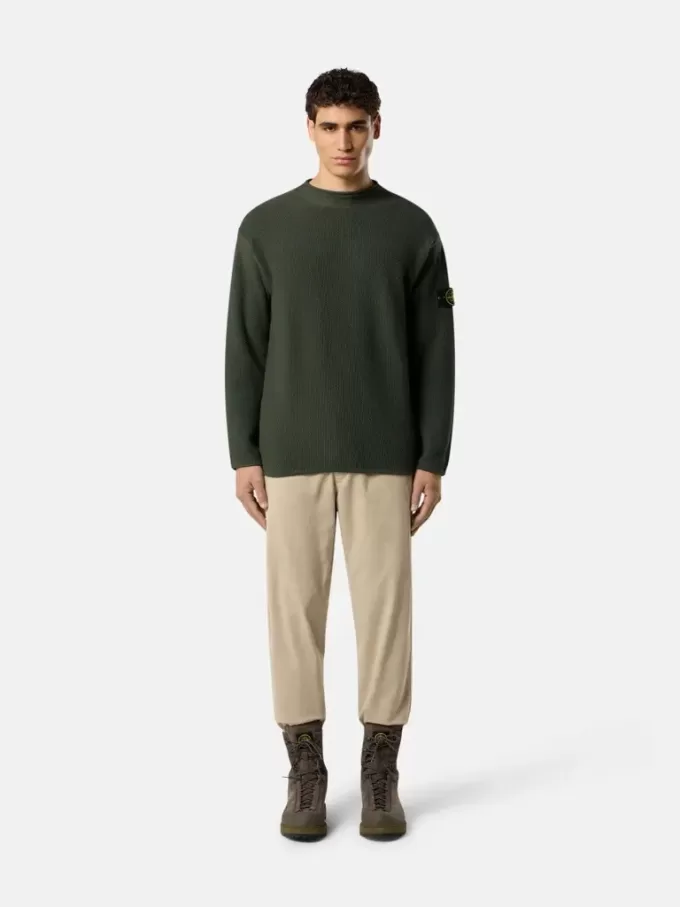 Pullover mit Stehkragen und Ziernähten