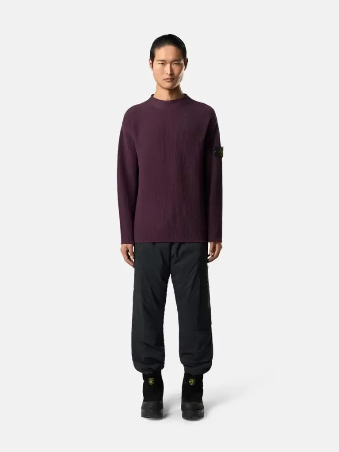 Pullover mit Stehkragen und Ziernähten