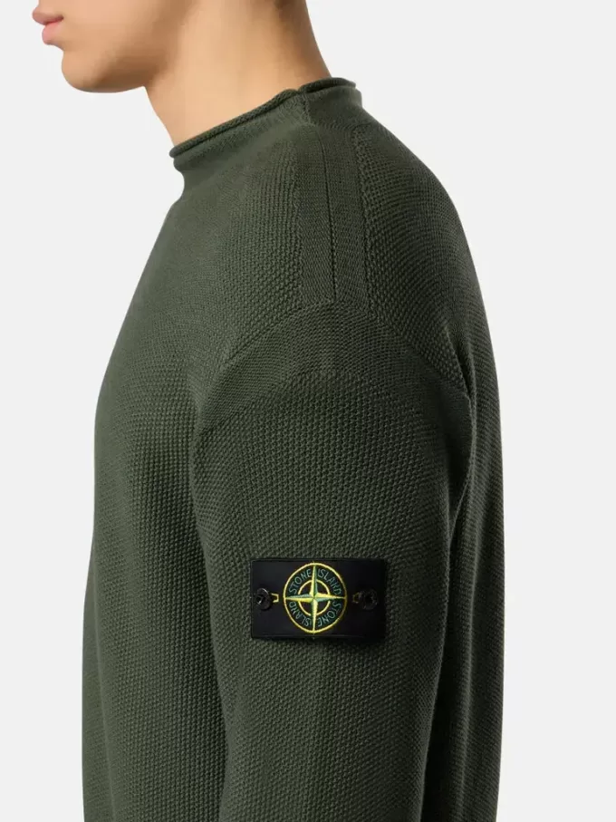 Pullover mit Stehkragen und Ziernähten