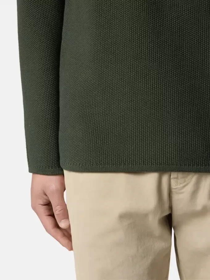 Pullover mit Stehkragen und Ziernähten