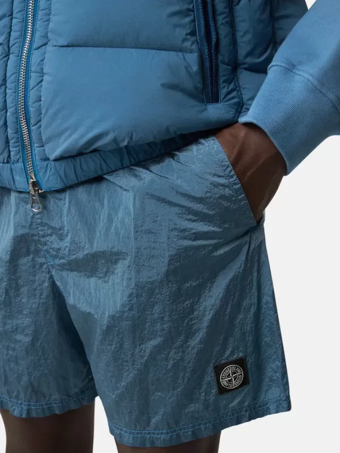 Regular-Fit-Badeshorts mit Taschen und Mesh-Futter.