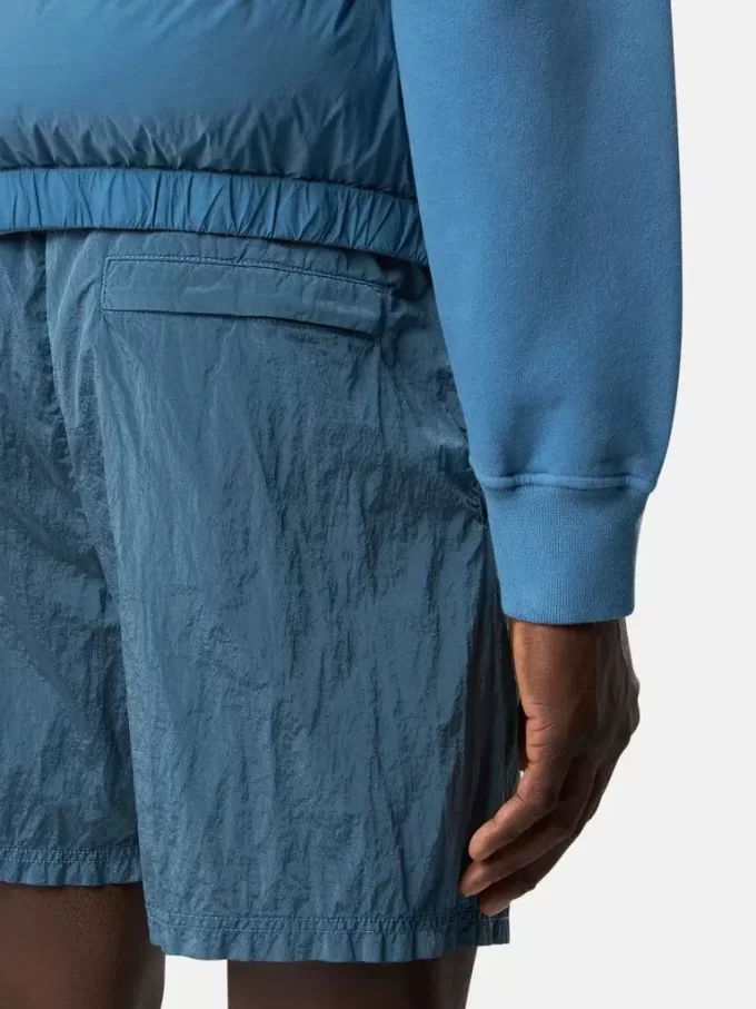 Regular-Fit-Badeshorts mit Taschen und Mesh-Futter.