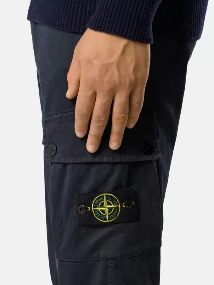 Schmal geschnittene Cargohose mit Reißverschlusstaschen