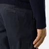 Schmal geschnittene Cargohose mit Reißverschlusstaschen