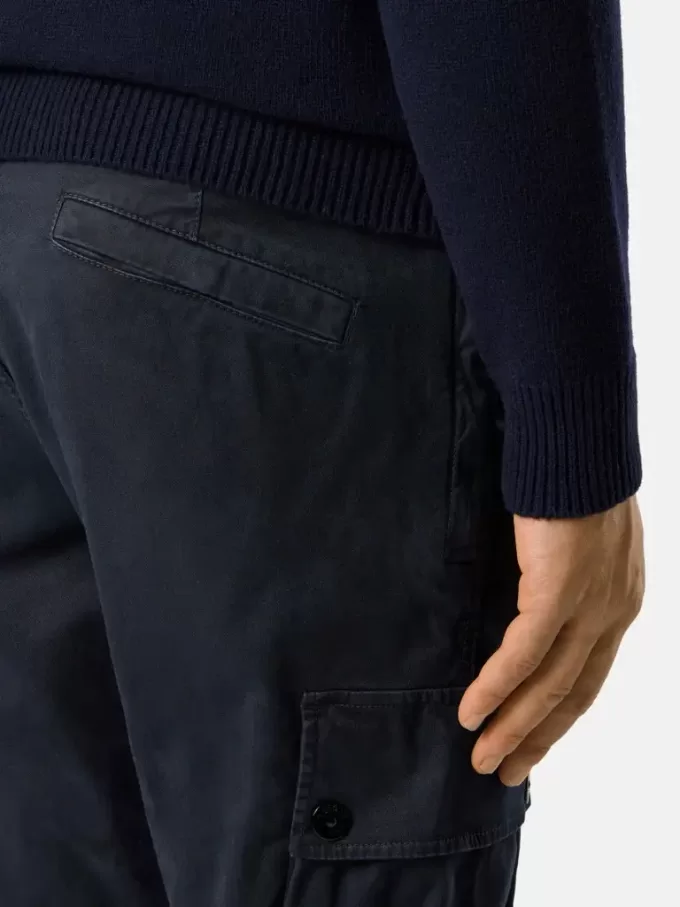 Schmal geschnittene Cargohose mit Reißverschlusstaschen