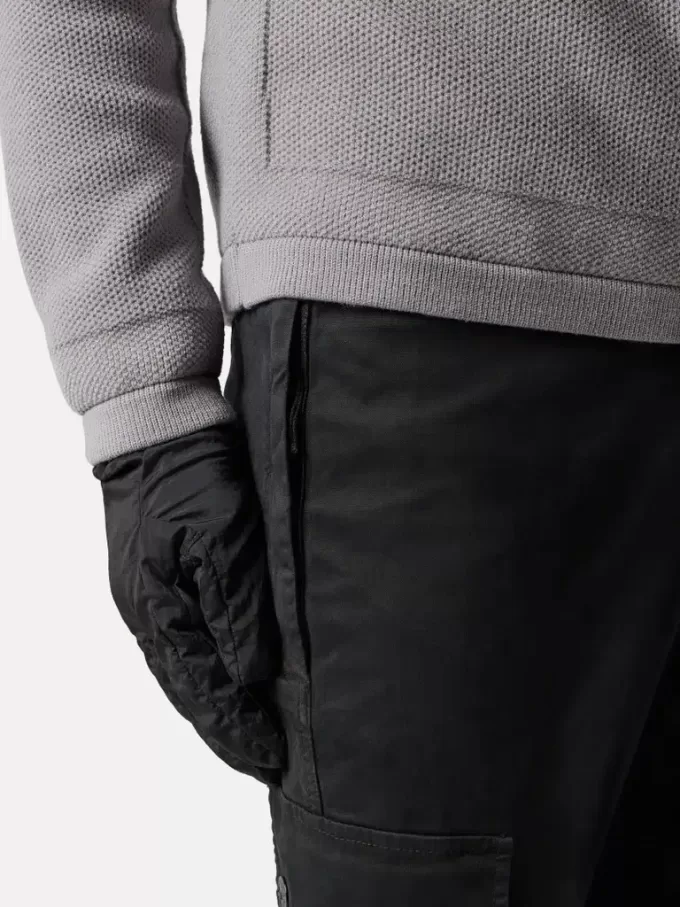 Schmal geschnittene Cargohose mit Reißverschlusstaschen