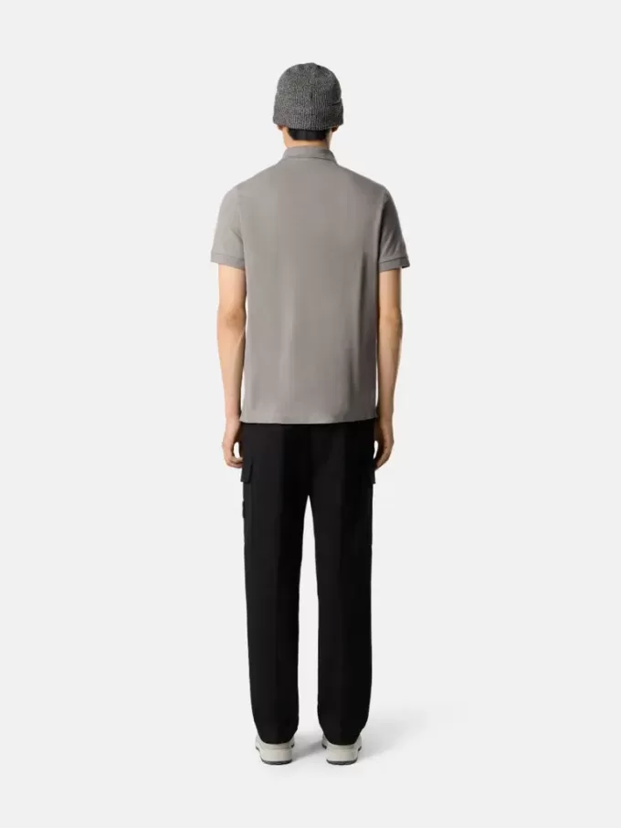 Schmal geschnittenes Kurzarm-Poloshirt mit Compass-Aufnäher