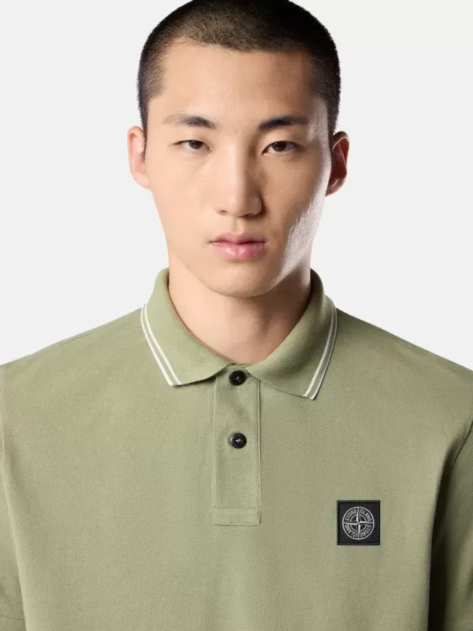 Slim-Fit-Kurzarm-Poloshirt mit gestreiften Details