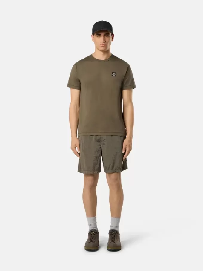 Slim-Fit-T-Shirt mit kurzen Ärmeln und Kompass-Aufnäher