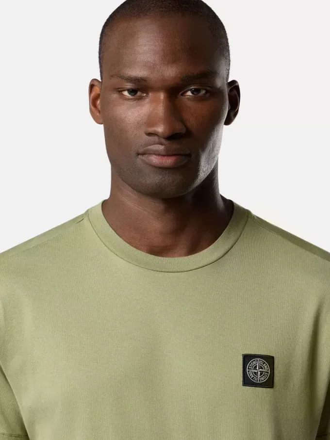 Slim-Fit-T-Shirt mit kurzen Ärmeln und Kompass-Aufnäher