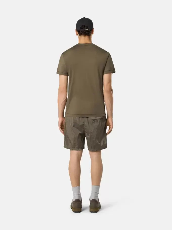 Slim-Fit-T-Shirt mit kurzen Ärmeln und Kompass-Aufnäher