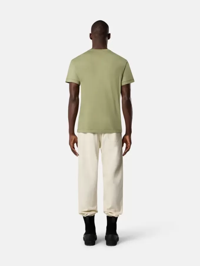 Slim-Fit-T-Shirt mit kurzen Ärmeln und Kompass-Aufnäher