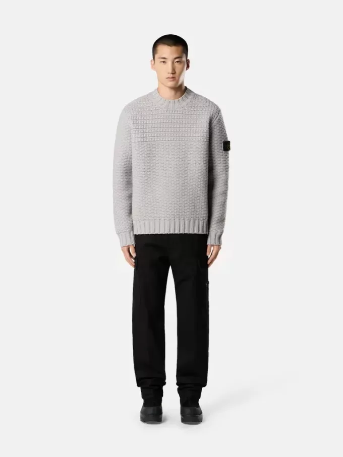 Strickpullover mit hohem Kragen und breiten Rippbündchen