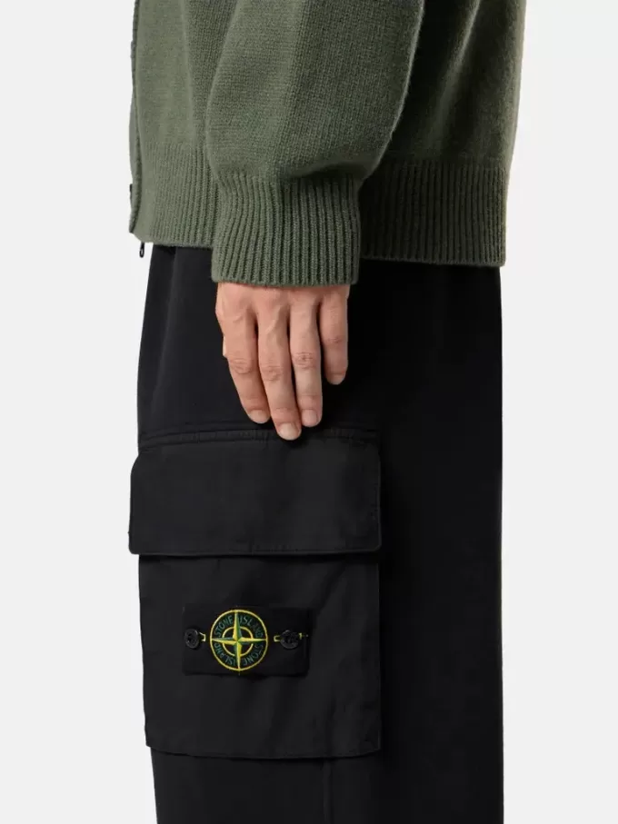 Sweathose in regulärer Passform mit Faltenbalgtasche am Bein.