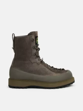 Wanderstiefel mit doppelter Schnürung und Profilsohle