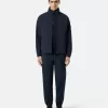 Wind- und wasserabweisende Jacke mit verdeckter Kapuze