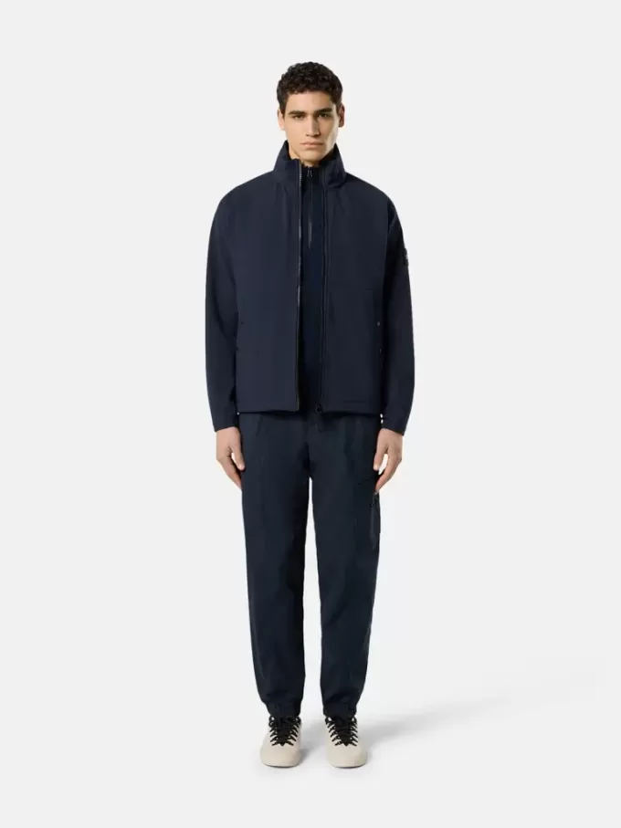 Wind- und wasserabweisende Jacke mit verdeckter Kapuze